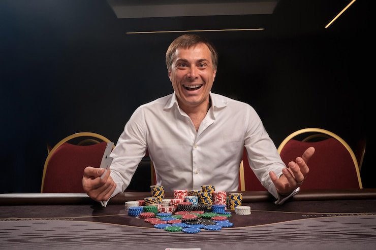 Beragam permainan live casino seperti baccarat, roulette, dan blackjack dalam satu platform